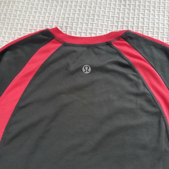 Lululemon yoga shirt, size M. - Picture 6 of 6